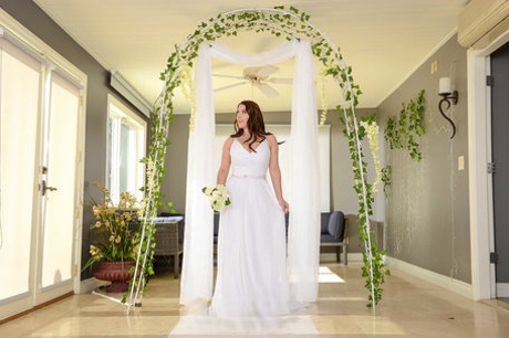 Buxom bride Angela White lets out her huge breasts and flashes her fat curves