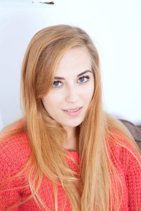 Pretty Anna Smith shows her alluring tanned body and meaty vagina on the sofa