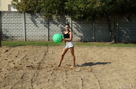 Skinny girls Talia Mint and Gina Gerson share a dildo after eating femininity