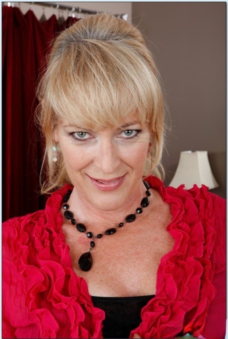 Blond mom Tina Tosh stripping and spreading her nice hairy femininity