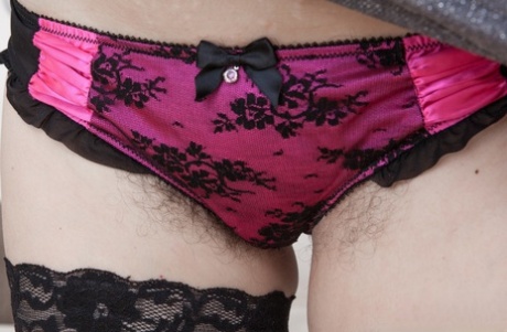 Solo girl Corazon Del Angel dildos her wet beaver in stockings