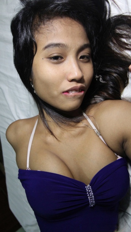 Filipina girl Adult content removes her cute panty and bra set to model in the artistic