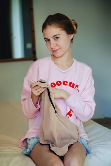 Glamorous babe Shayla spreads her bald femininity & shows her big curves