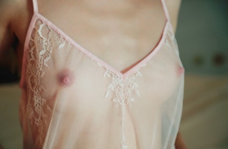 Glamorous babe Shayla spreads her bald femininity & shows her big curves