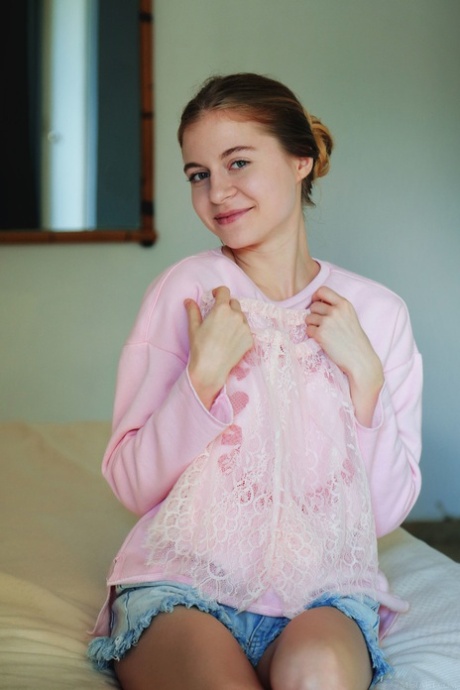 Glamorous babe Shayla spreads her bald femininity & shows her big curves