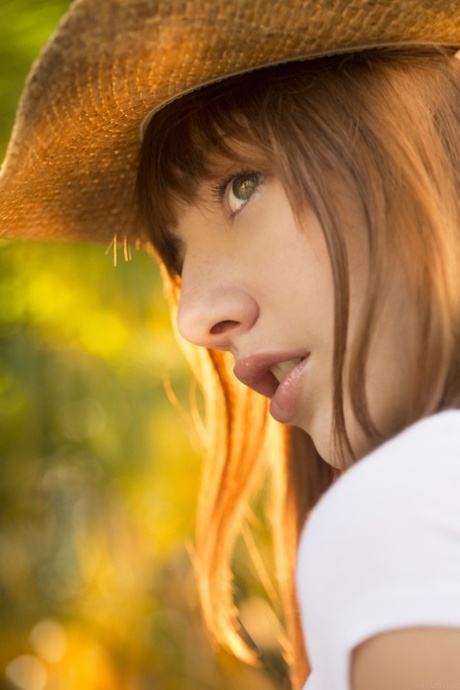 Met Art performed by Lena Anderson ADULT Photos