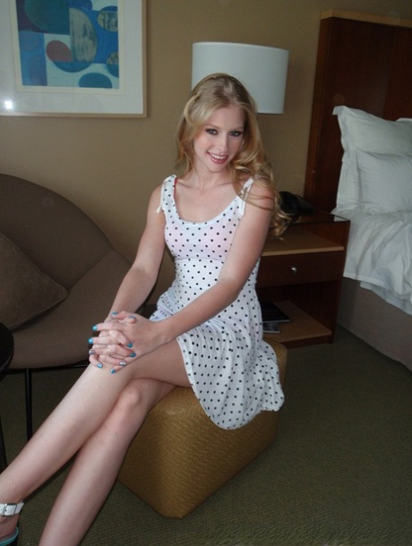 Cheating blonde girlfriend takes off her clothes for artistic selfies