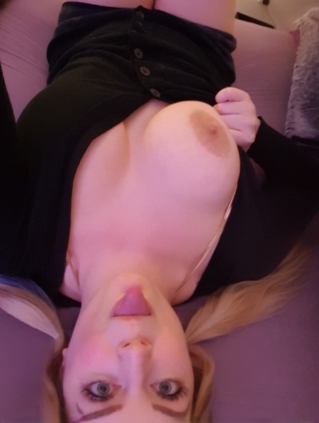 Blonde authentic Danielle takes a variety of artistic and non artistic self shots