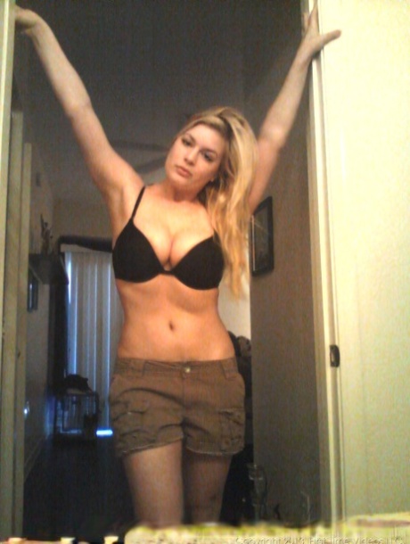 Blonde authentic Danielle takes non artistic selfies of her daily life