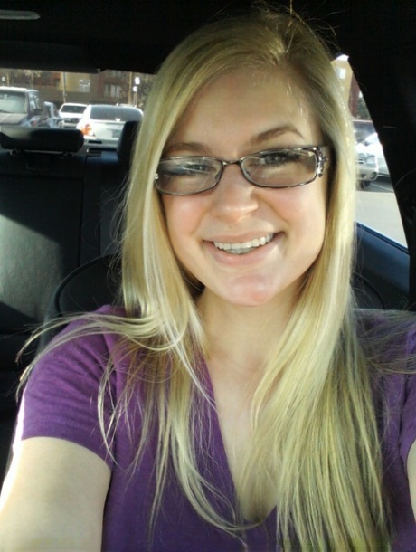 Blonde authentic Danielle takes non artistic selfies of her daily life