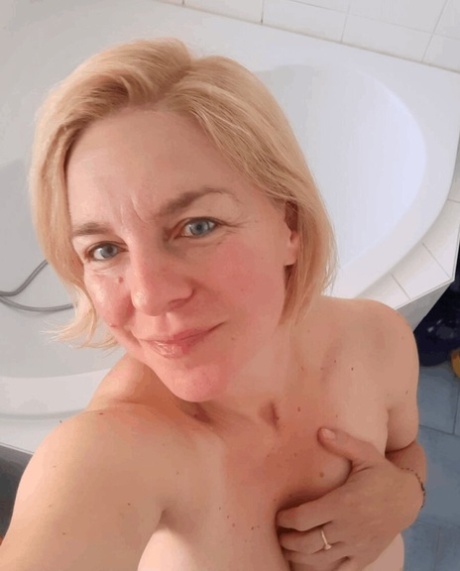 Busty authentic teases with her big breasts while taking artistic selfies