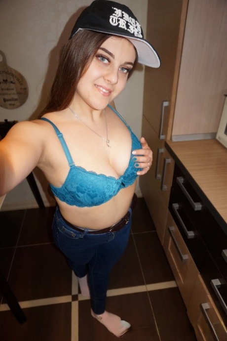 Alluring authentic takes artistic selfies while flaunting her big breasts & curves