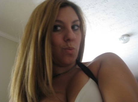 Dirty authentic young adult Nikki Morgan flaunts her cleavage in intimacy self shot photos