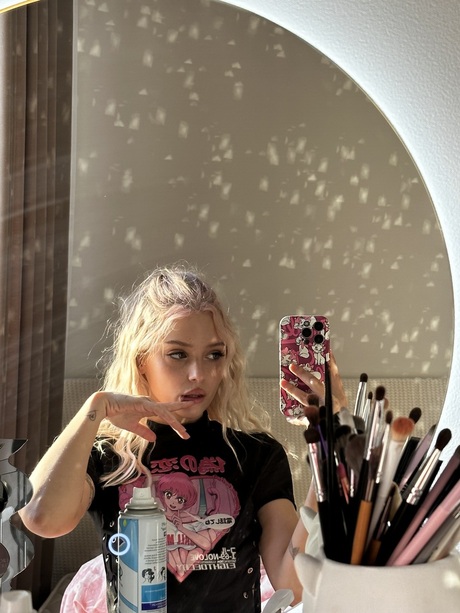 OnlyFans Sunsofi featuring Sunsofi Adult content Images