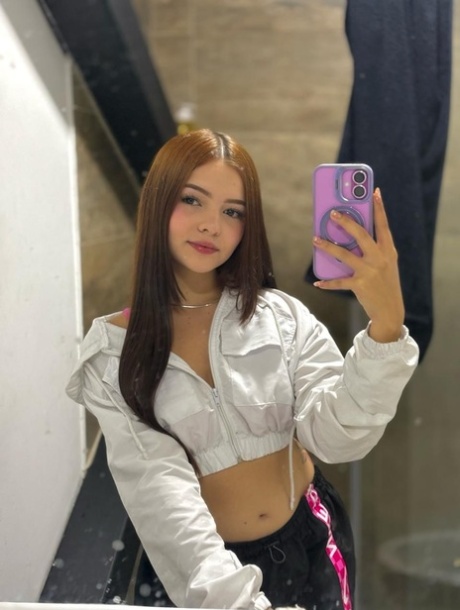 Blowketing performed by Nicolitiny Naked Photos