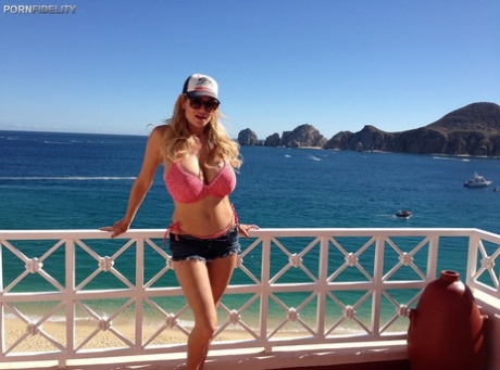 Famous pornstar couple Kelly Madison & Ryan Madison go on a holiday