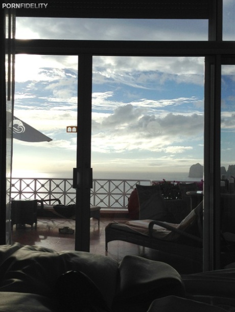 Famous pornstar couple Kelly Madison & Ryan Madison go on a holiday