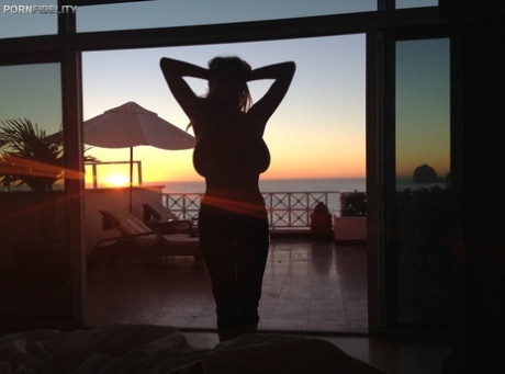 Famous pornstar couple Kelly Madison & Ryan Madison go on a holiday