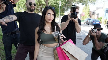 Hot celeb Lela Star flashes great big tits for the paparazzi while shopping