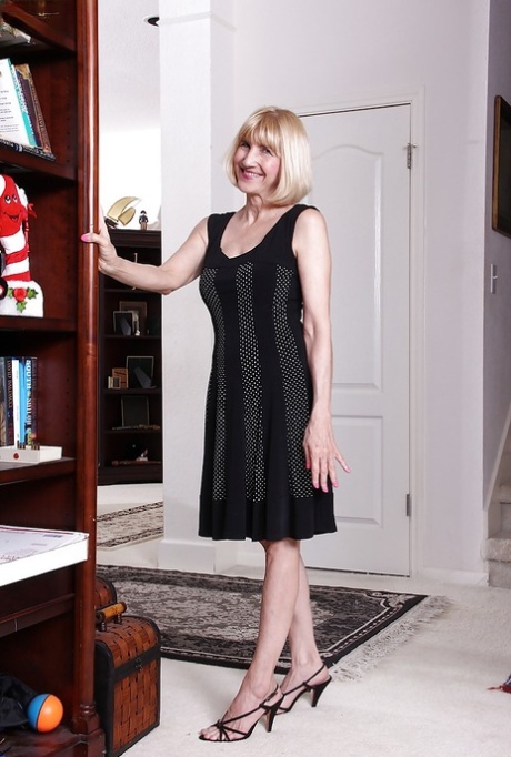 Leggy granny Bossy Ryder stretching cunt lips wide open after undressing