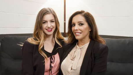 Naughty Francesca Le fists and fucks Stella Cox's alluring curves on the couch